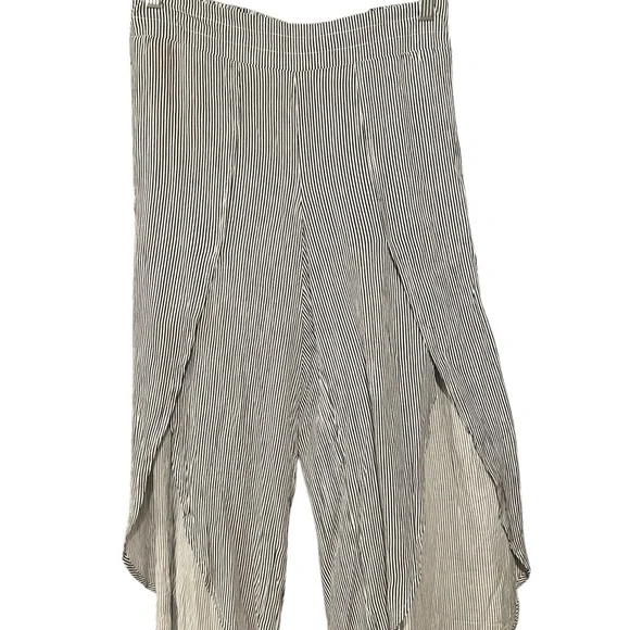 Maurices Striped Gaucho Pants NWT - Picture 4 of 4